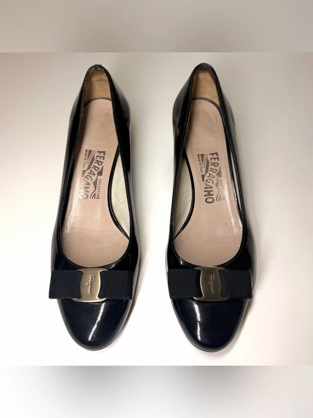 Salvatore Ferragamo Women’s Vera Bow Black Patent Leather Pump Low Heel Shoes 8B